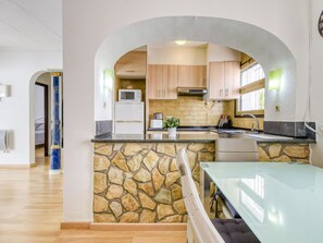 Mikrobølgeovn, ovn, opvaskemaskine, brødrister