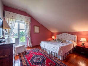 3 makuuhuonetta, vauvan matkasänky, ilmainen Wi-Fi