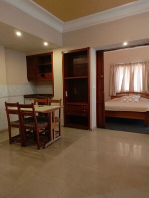 Family Suite | Living area | LED TV - EdwardVHotel (Jounieh)