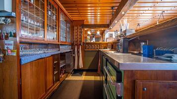 Mikrowelle, Ofen, GeschirrspĂŒler, Toaster