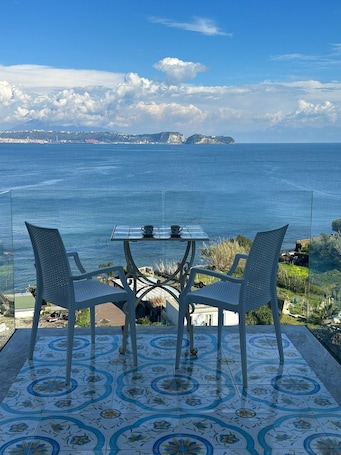 Outdoor dining. Super panoramic apartment