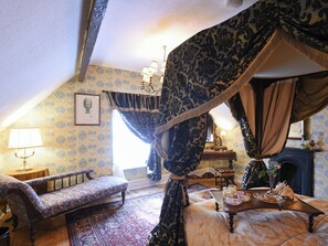 4 bedrooms, free WiFi, bed sheets - St Mary's Victorian Chambers (Mold)