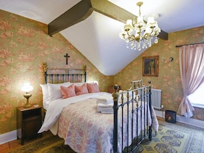 4 bedrooms, free WiFi, bed sheets