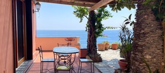 Beautiful apartment for 6 guests with WIFI, A/C, TV, patio and parking