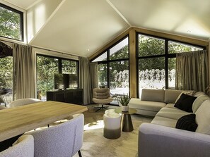 TV - Beautiful private villa for 6 guests with private pool, WIFI, TV and terrace (Rhenen)