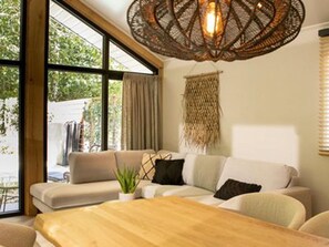 TV - Beautiful private villa for 6 guests with private pool, WIFI, TV and terrace (Rhenen)