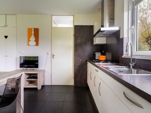 Microwave, dishwasher, toaster, high chair - Wonderful private villa for 5 people with WIFI, TV, patio and pets allowed (Burgum)