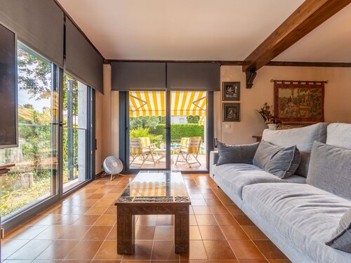 Alleinstehendes Ferienhaus mit privatem Pool, Klimaanlage,  W-LAN, TV, Terrasse, Haustiere erlaubt