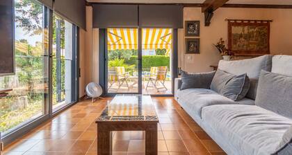 Alleinstehendes Ferienhaus mit privatem Pool, Klimaanlage, W-LAN, TV, Terrasse, Haustiere erlaubt