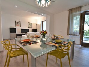 Dining - Nice apartment for 6 guests with WIFI, A/C, TV and pets allowed (Cosio Valtellino)
