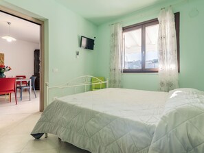 2 chambres, fer et planche à repasser, lit parapluie, Wi-Fi gratuit