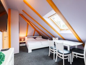 4 bedrooms, travel crib