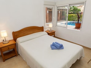 4 bedrooms, travel cot, free WiFi