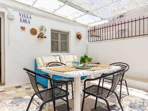 Outdoor dining - Stunning private villa for 7 guests with A/C, WIFI, TV and pets allowed (Amposta)