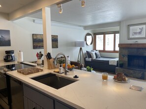 Kühlschrank, Ofen, Herdplatte, Geschirrspüler