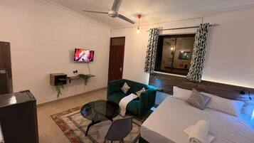 1 slaapkamer, een strijkplank/strijkijzer, wifi, beddengoed