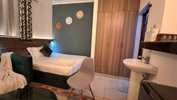 1 bedroom, iron/ironing board, WiFi, bed sheets