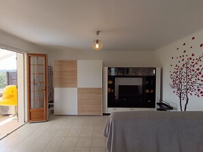 1 soverom, strykejern/-brett, reiseseng for barn og wi-fi (inkludert)