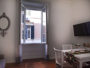 Interior - Cosy apartment for 3 people with A/C, WIFI, TV and pets allowed (Rome)