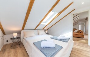 2 bedrooms, iron/ironing board, travel cot, free WiFi
