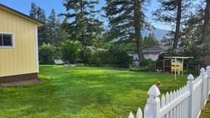 Property grounds - Family friendly home just 9 minutes from Glacier! (Martin City)