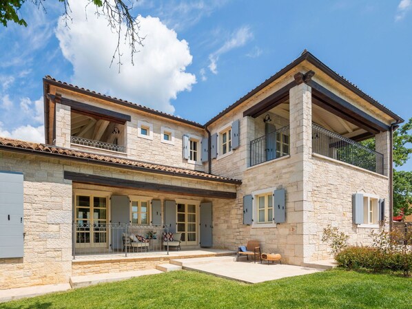 Exterior - Wonderful private villa with A/C, WIFI, private pool, TV, terrace, pets allowed and panoramic view (Pazin)