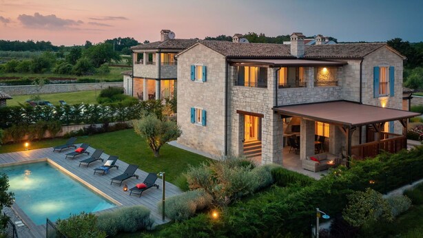 A two-story stone house with a swimming pool, outdoor seating, and a covered patio. - Wonderful private villa with private pool, WIFI, A/C, TV, terrace, pets allowed and panoramic view (Pazin)