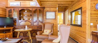 Stunning private villa for 4 guests with pool, WIFI, TV, terrace and parking