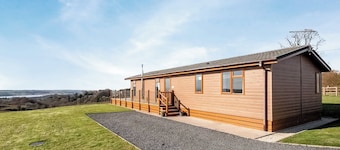 2 bedroom accommodation in Lochwinnoch