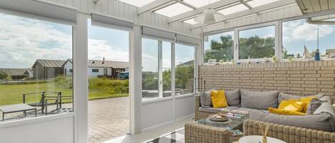 TV, fireplace, stereo