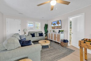 تلفزيون ذكي، ألعاب فيديو، كرة قدم الطاولة