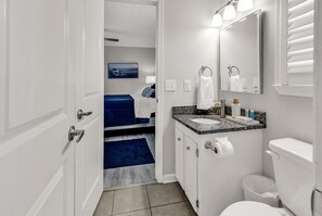 Hårtørrer, håndklæder