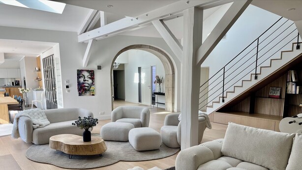 A spacious living area with a high ceiling, a staircase, and a view into the kitchen. - Beautiful Divonne Home in the Heart of the town and totally Private! (Divonne-les-Bains)