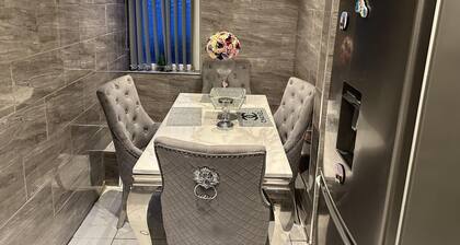 Beautiful 1-bed House in Bradford