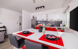 Geladeira, micro-ondas, fogão, cooktop