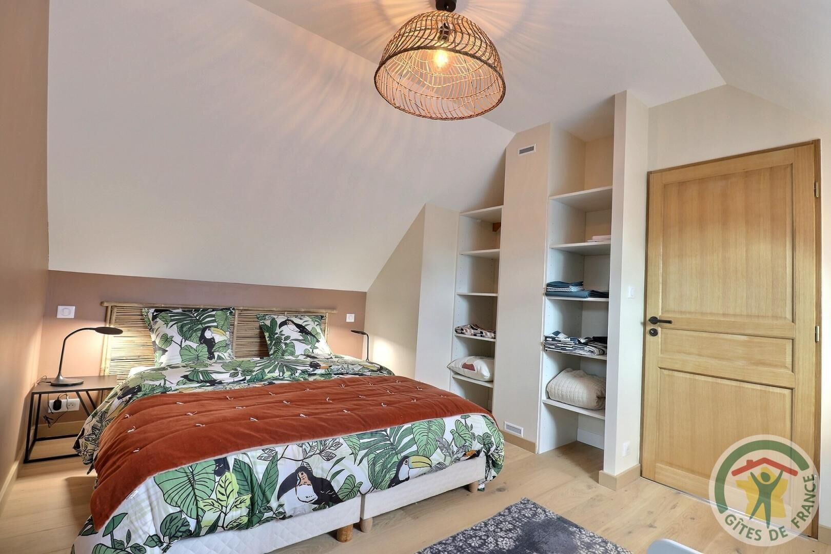 2 多间卧室、熨斗/熨衣板、免费 WiFi、床单