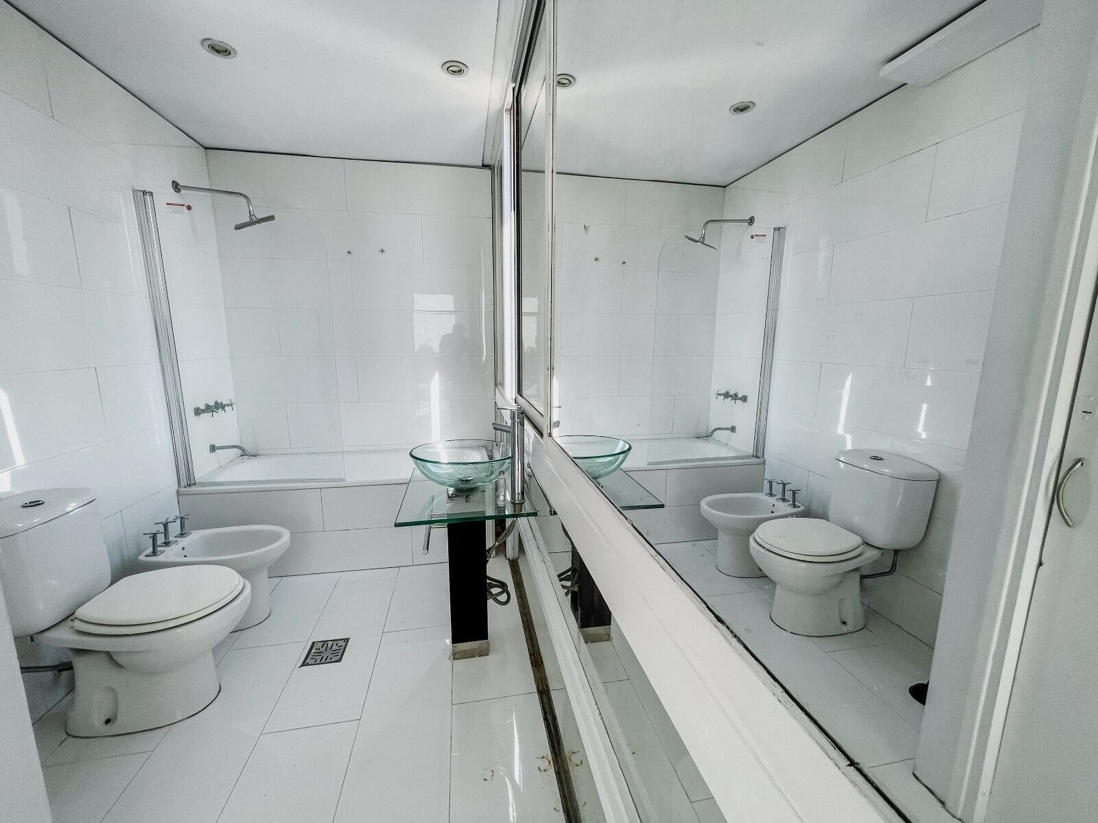 吹风机、坐浴桶、毛巾、肥皂