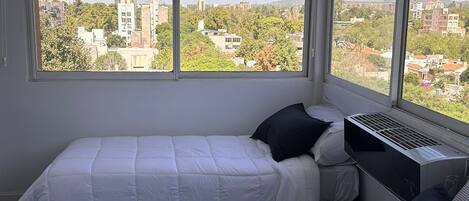 2 slaapkamers, een strijkplank/strijkijzer, wifi, beddengoed