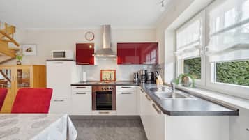 JÀÀkaappi, uuni, liesi, astianpesukone