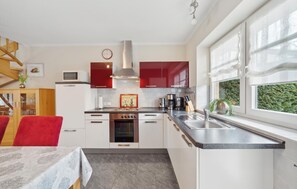Fridge, microwave, oven, stovetop - 3 bedroom stunning home in Haren (Ems) (Haren (Ems))