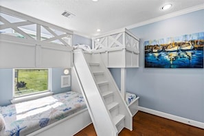3 bedrooms, in-room safe, desk, free WiFi - Steps to Bermuda Beach, Gulf Views, 2 King Suites (Galveston)