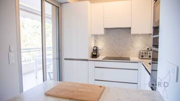 Réfrigérateur, micro-ondes, four, lave-vaisselle