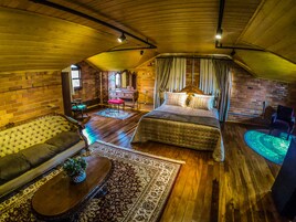 Quarto casal superluxo, vista para o jardim | Wi-Fi de cortesia, roupa de cama