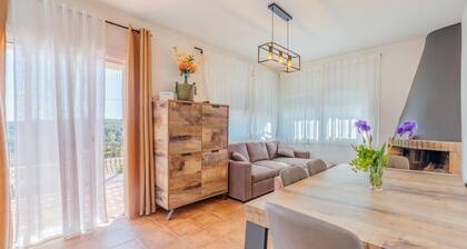 Cozy home in Pontons with WiFi