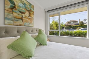 2 habitaciones, escritorio, tabla de planchar con plancha y wifi gratis 