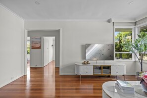 Télévision de 55 pouces avec chaînes par câble