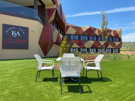 Exterior. Hotel-Bodegas FyA