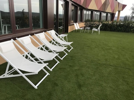Terraza o patio. Hotel-Bodegas FyA