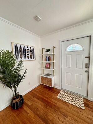 Interior - Stylish Comfy Bungalow- 10 minutes to the beach. Backyard w/ deck & Grill.  (West Palm Beach)