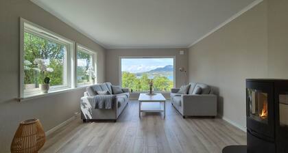 Nice home in Vikebygd with house sea view